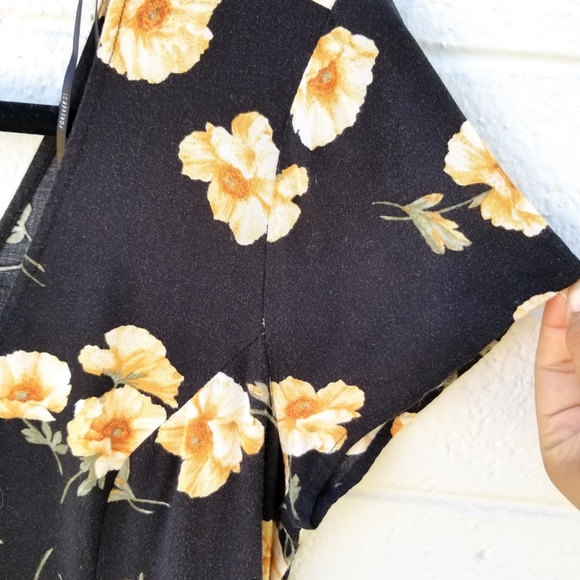 F21 Floral Dress with Pockets - Picture 3 of 8